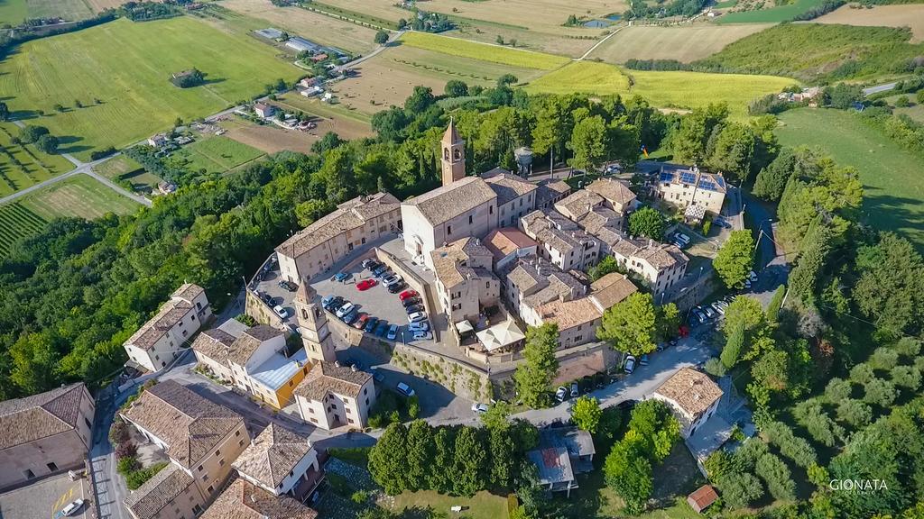 Montemaggiore al Metauro Albergo Diffuso Borgo Montemaggiore מראה חיצוני תמונה